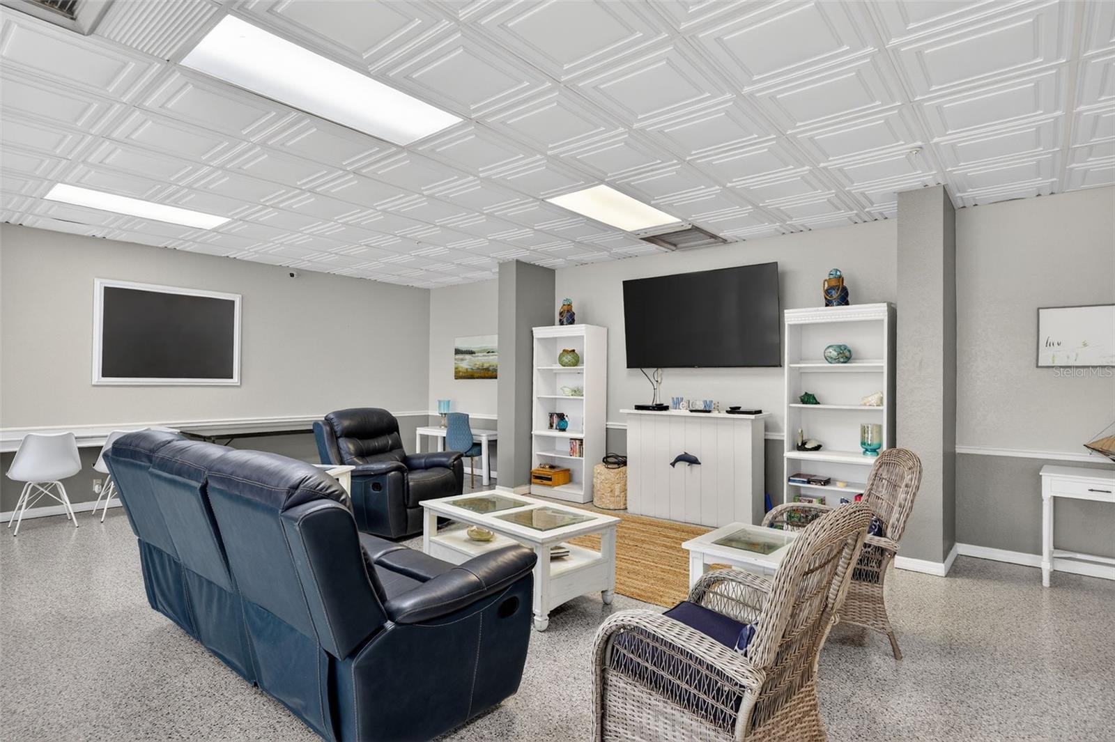 Image 36 of 46 For 255 Dolphin Point 211