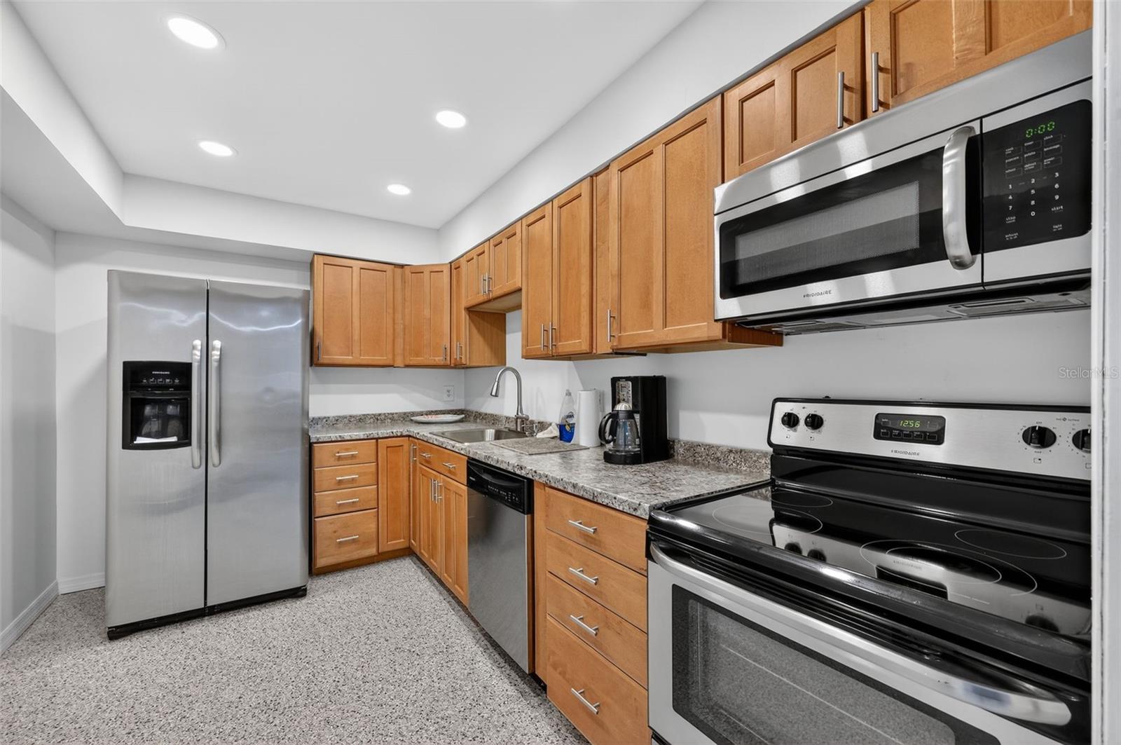 Image 37 of 46 For 255 Dolphin Point 211