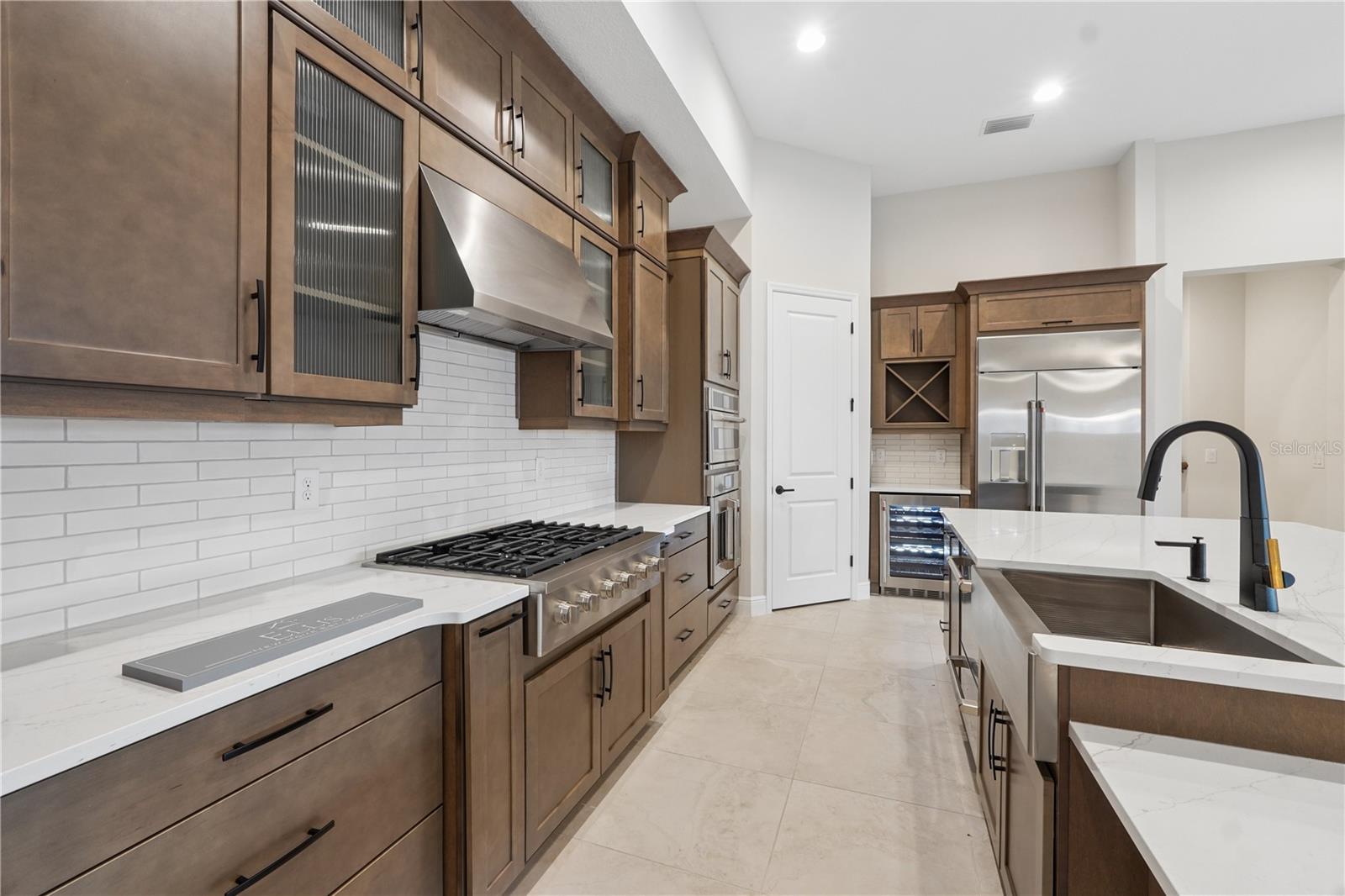 Listing photo id 8 for 1953 Arching Branch