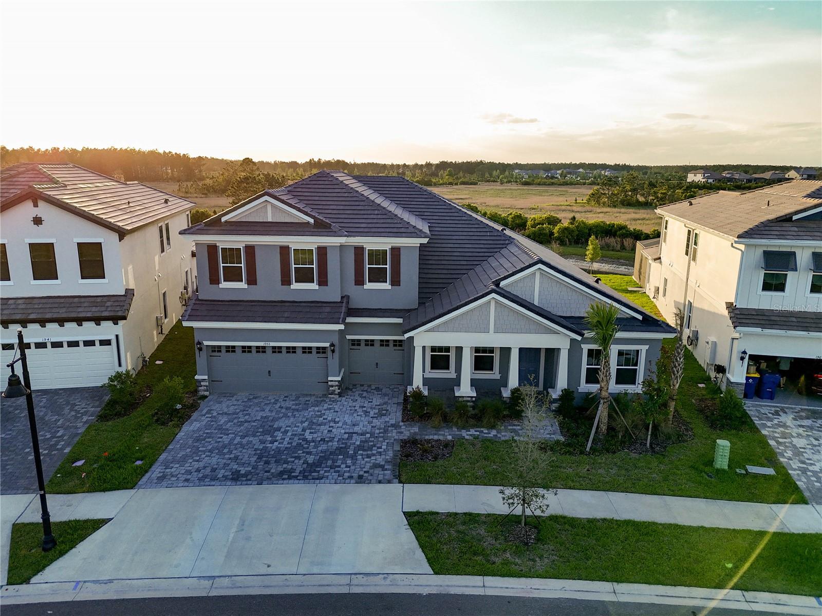 Listing photo id 0 for 1953 Arching Branch