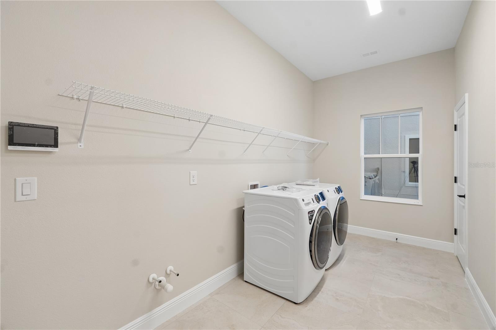 Listing photo id 40 for 1953 Arching Branch