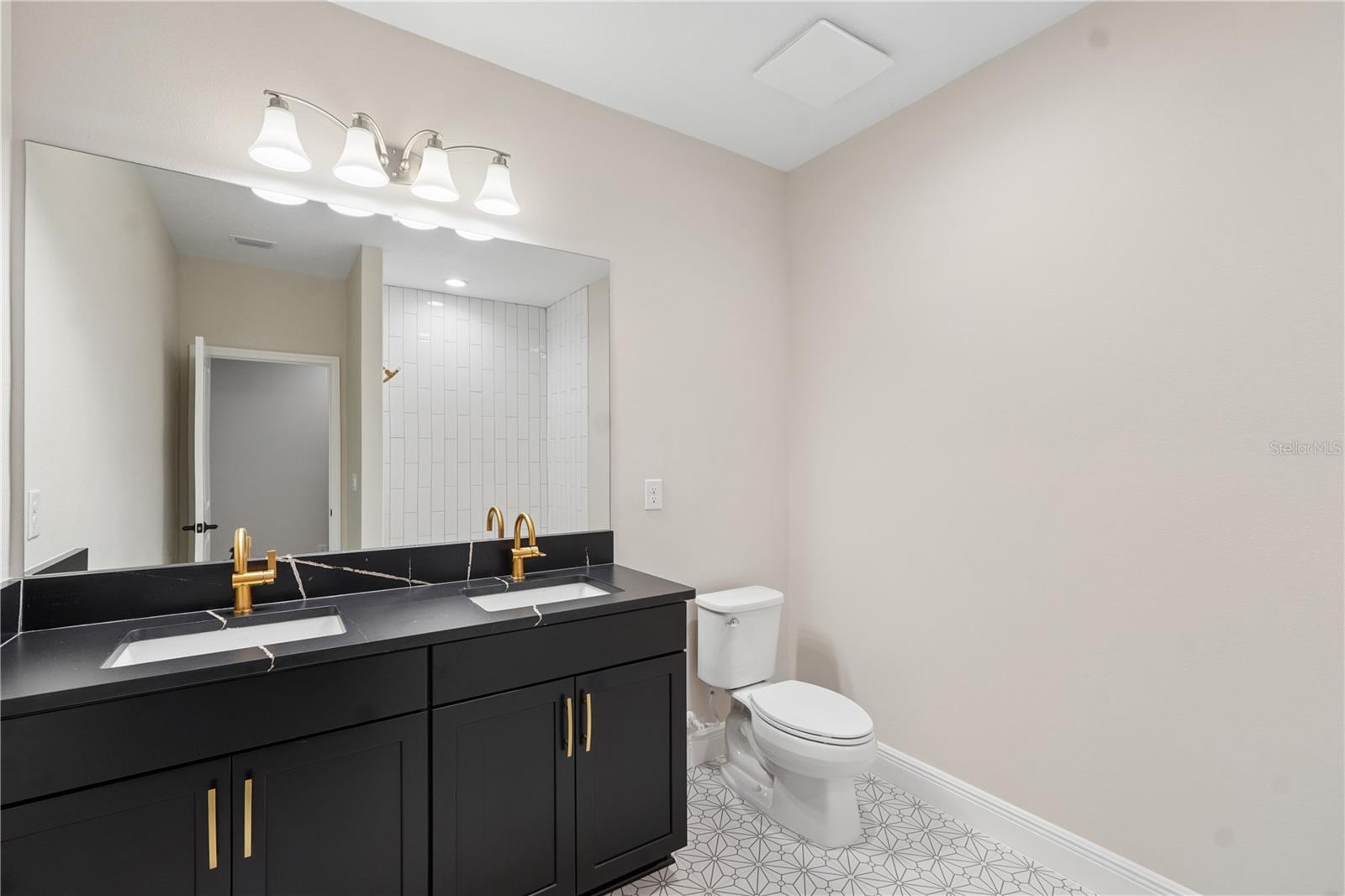 Listing photo id 50 for 1953 Arching Branch