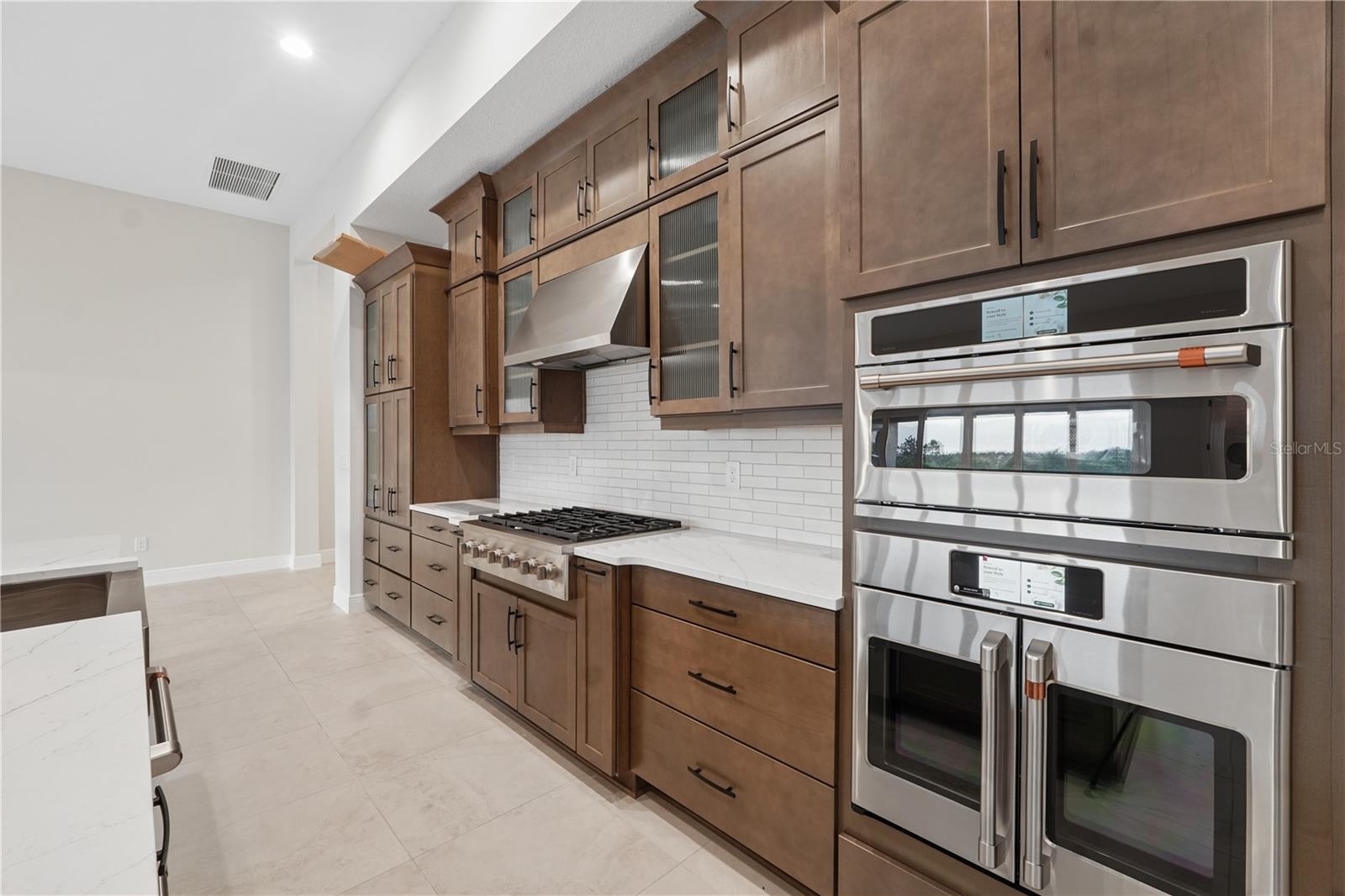 Listing photo id 7 for 1953 Arching Branch