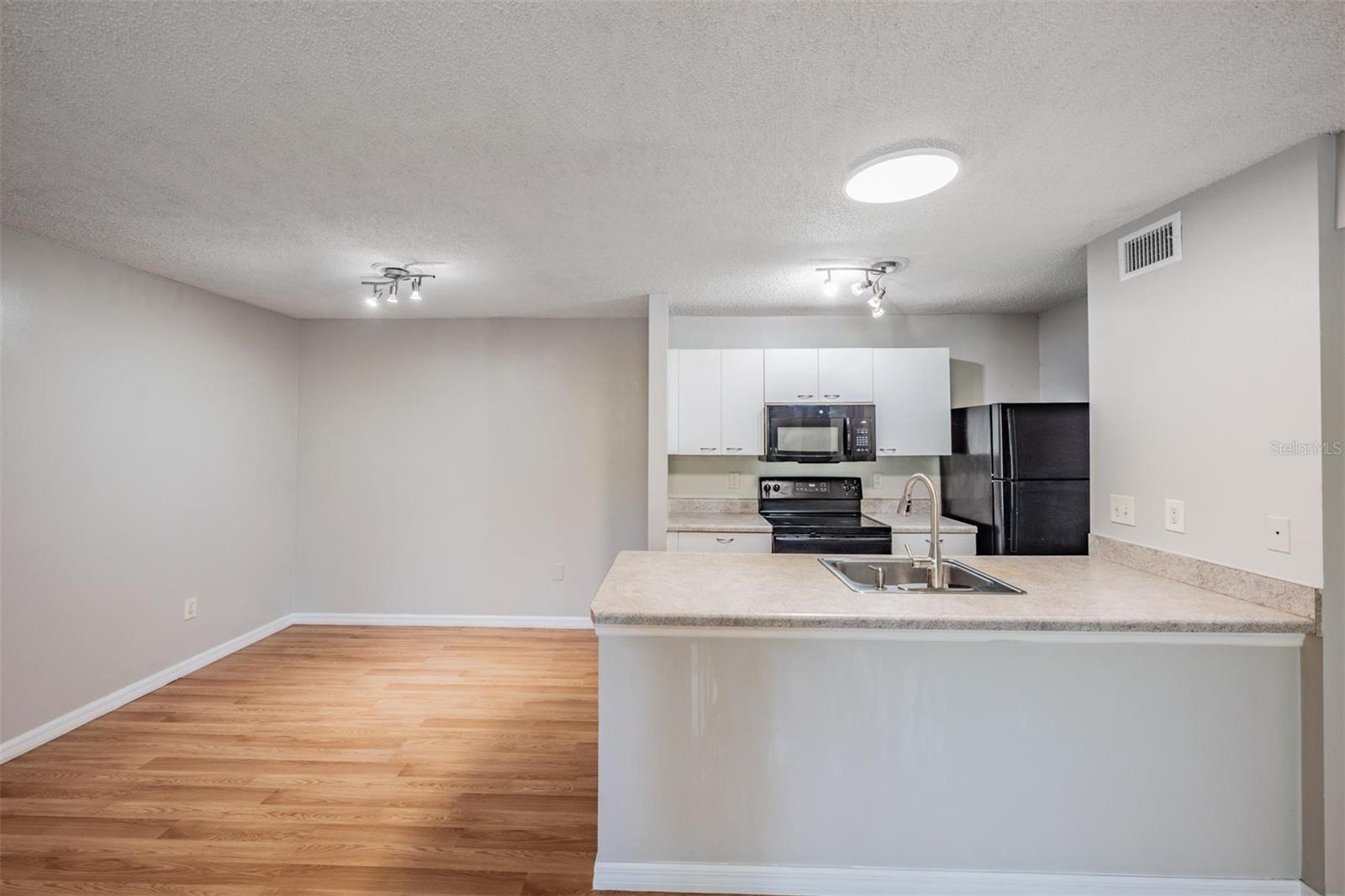 Image 10 of 26 For 10024 Strafford Oak Court 802