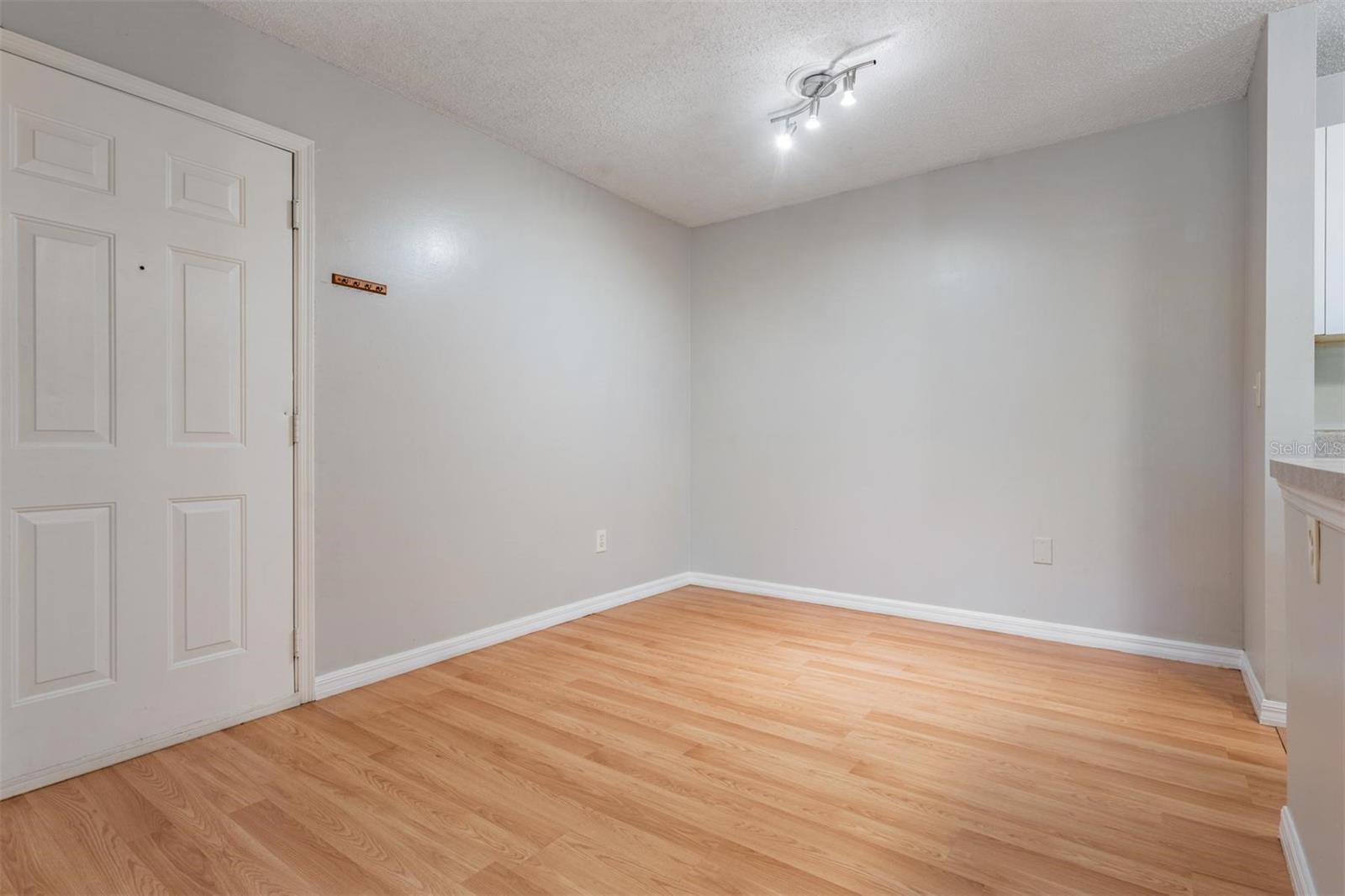 Image 11 of 26 For 10024 Strafford Oak Court 802