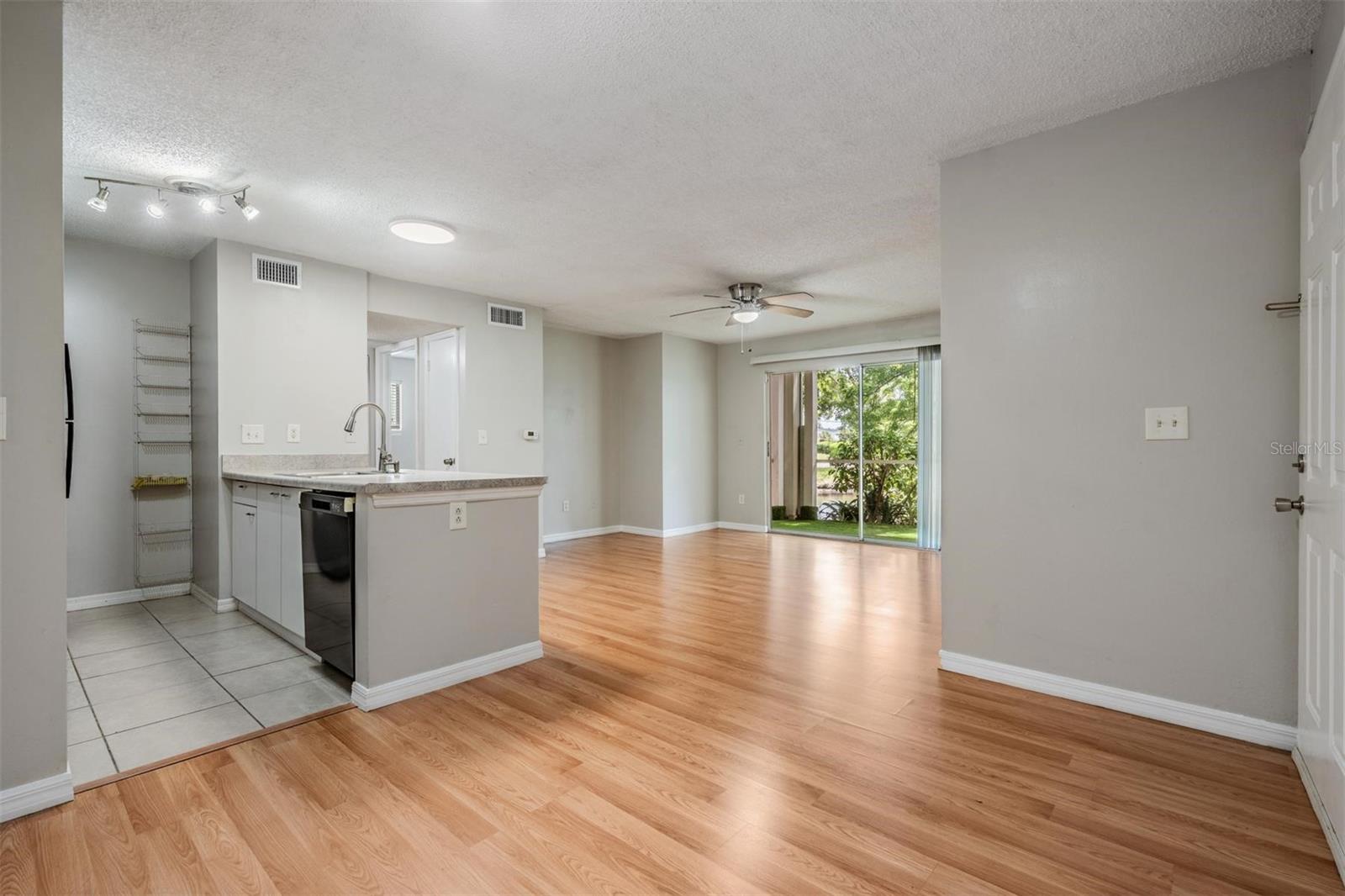 Image 4 of 26 For 10024 Strafford Oak Court 802