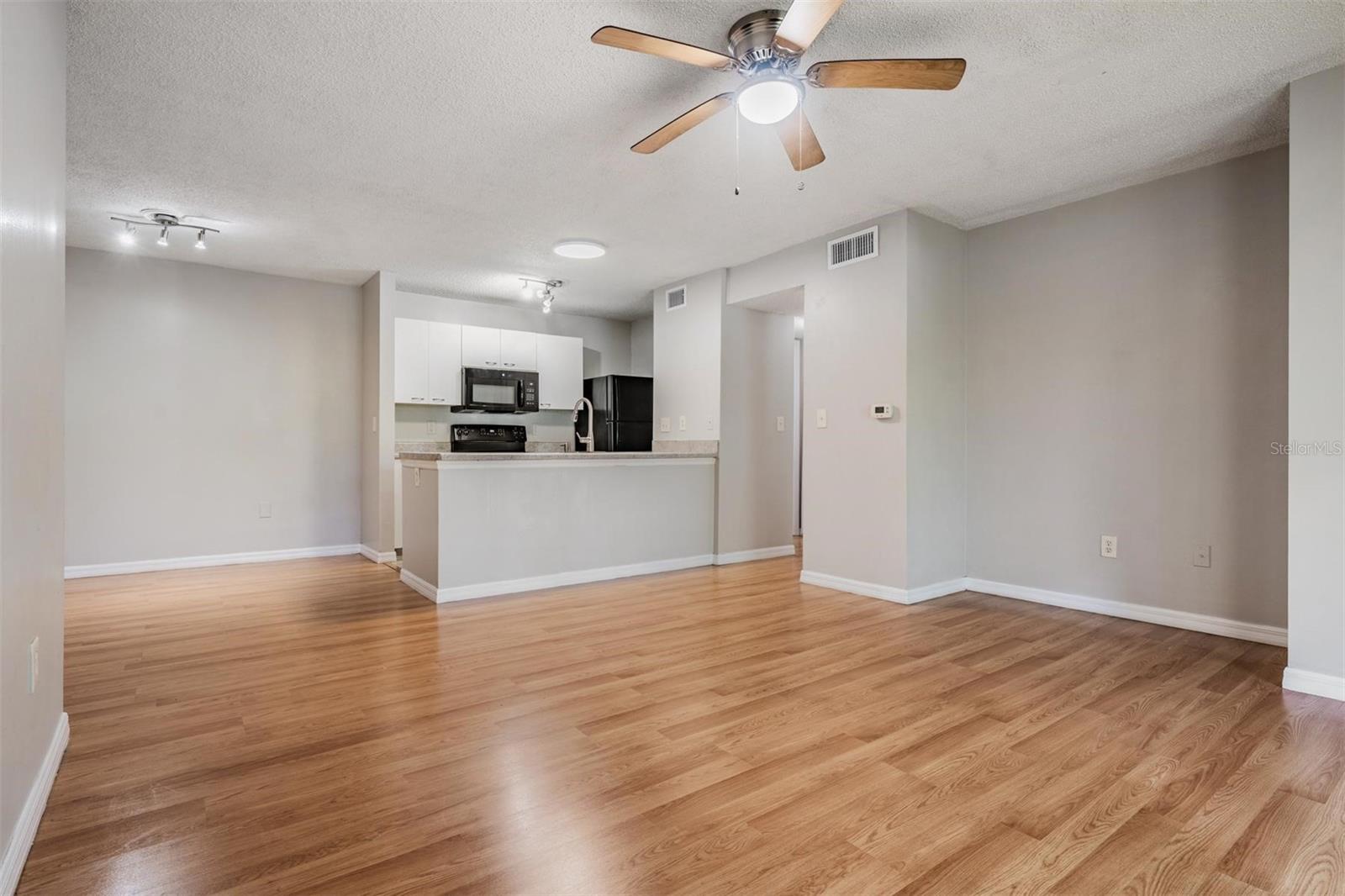 Image 7 of 26 For 10024 Strafford Oak Court 802