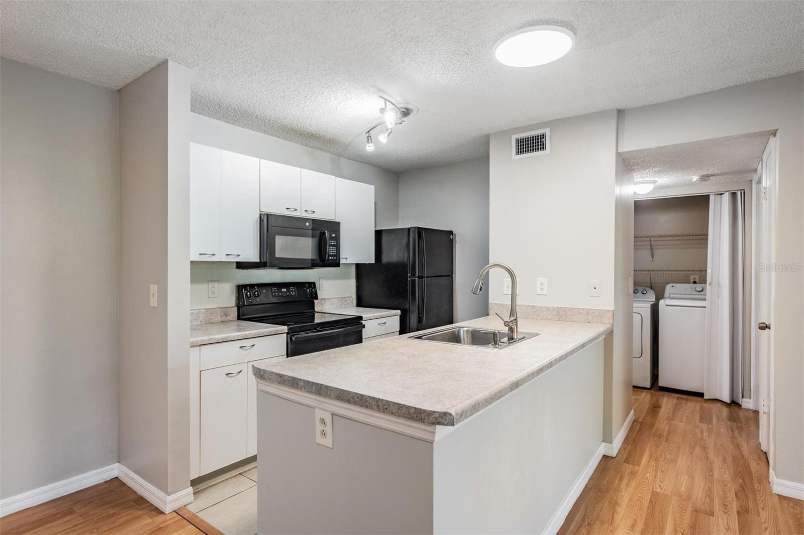 Image 8 of 26 For 10024 Strafford Oak Court 802