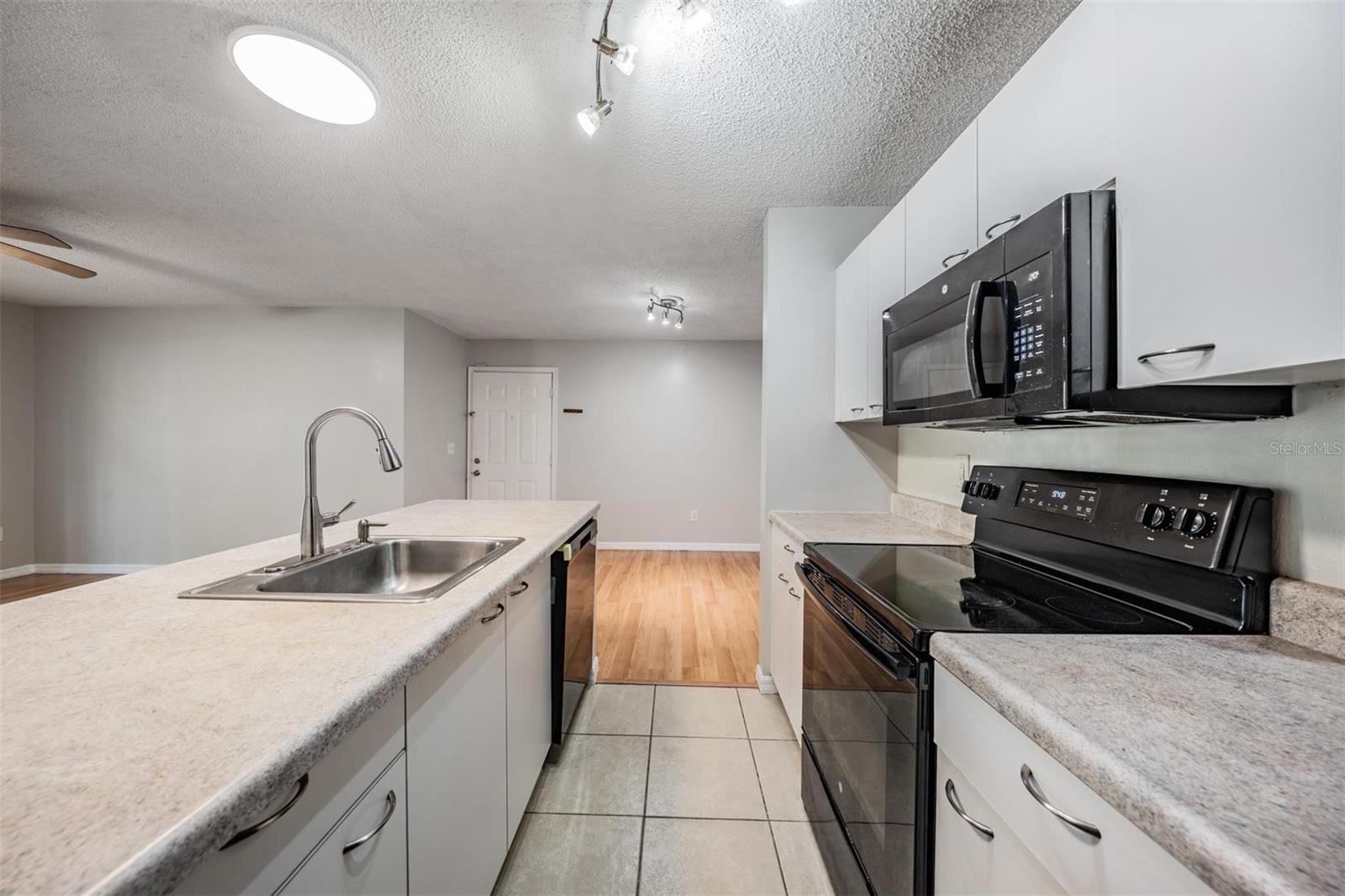 Image 9 of 26 For 10024 Strafford Oak Court 802