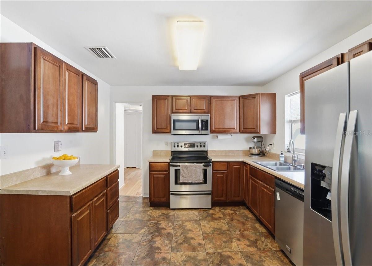 Image 9 of 36 For 3337 16th Street N