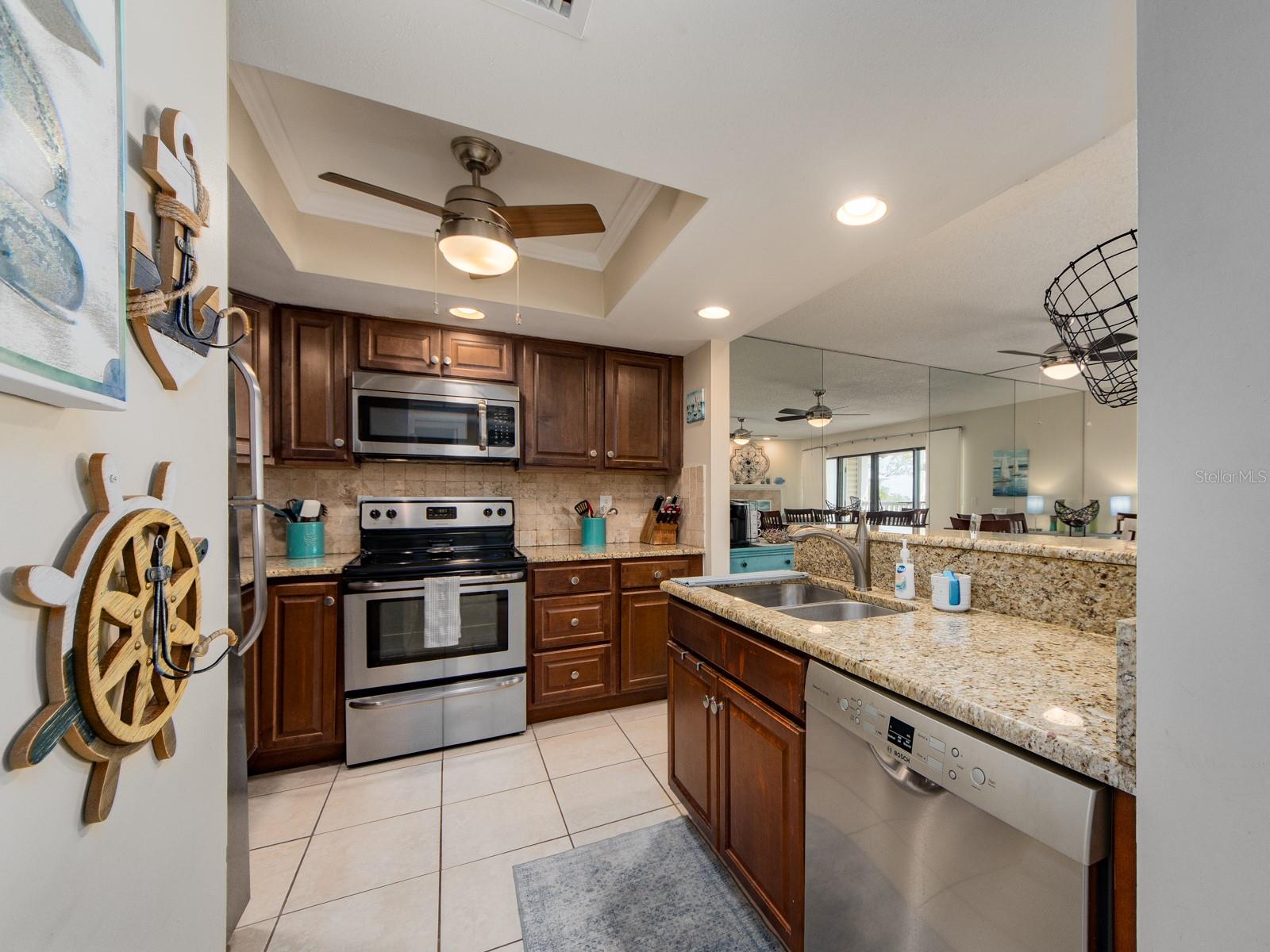 Image 15 of 39 For 2406 Gulf Boulevard 204