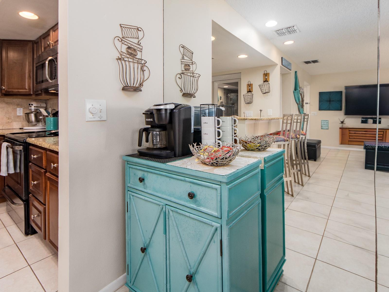 Image 16 of 39 For 2406 Gulf Boulevard 204