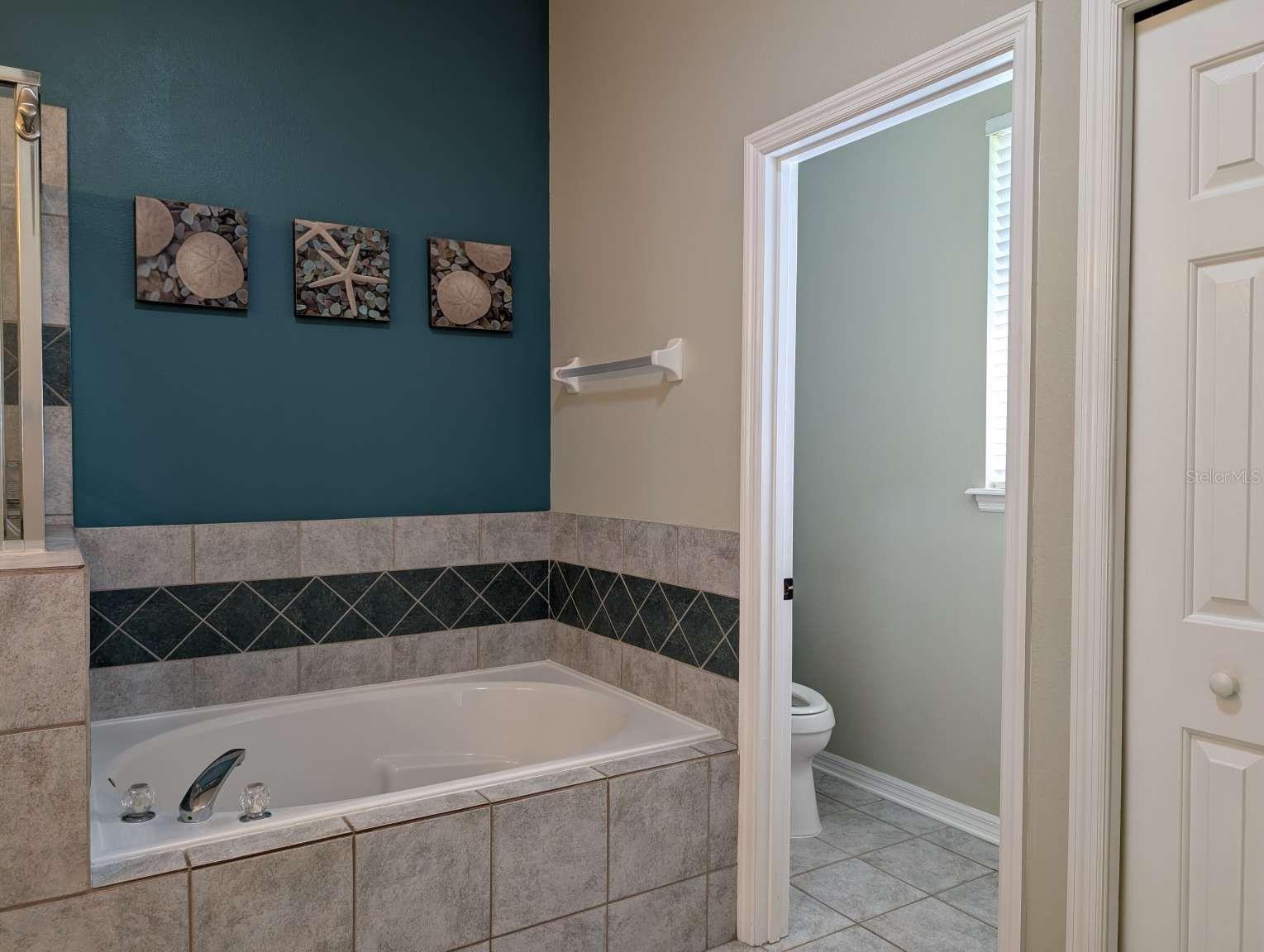 Image 13 of 36 For 556 Summerwood Drive