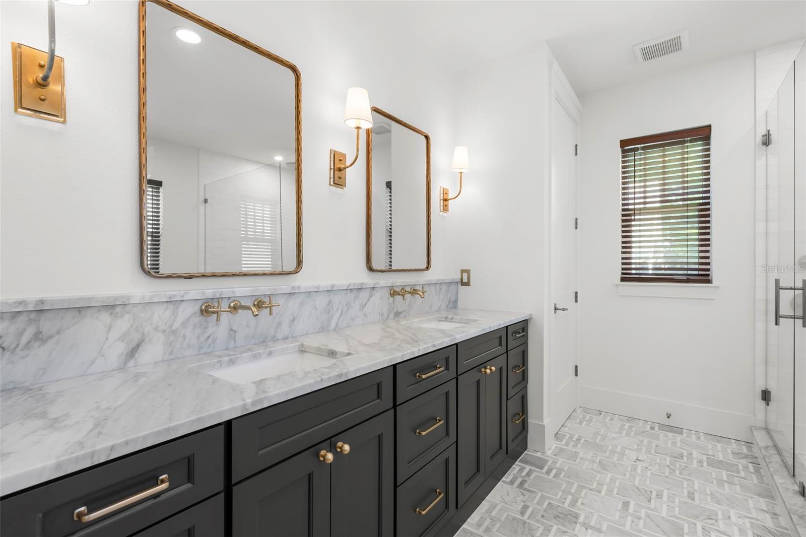 Image 33 of 60 For 1038 26th Avenue N