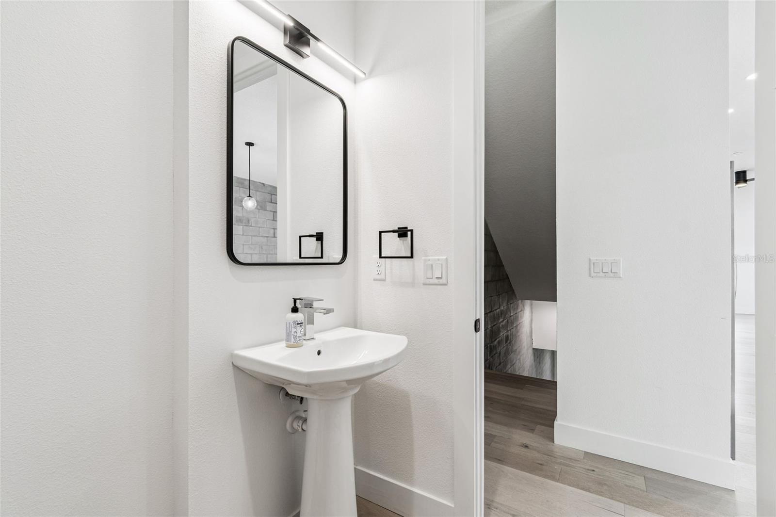 Image 16 of 57 For 2724 5th Avenue S