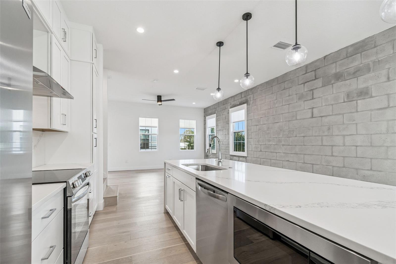 Image 21 of 57 For 2724 5th Avenue S