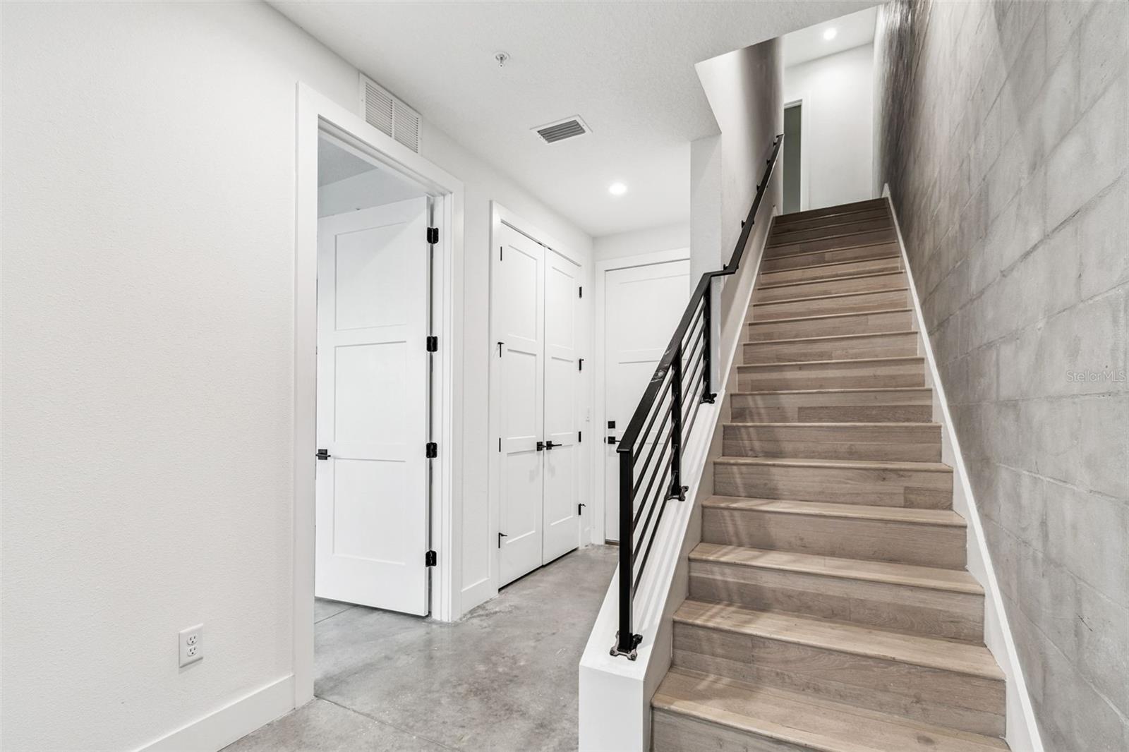 Image 4 of 57 For 2724 5th Avenue S