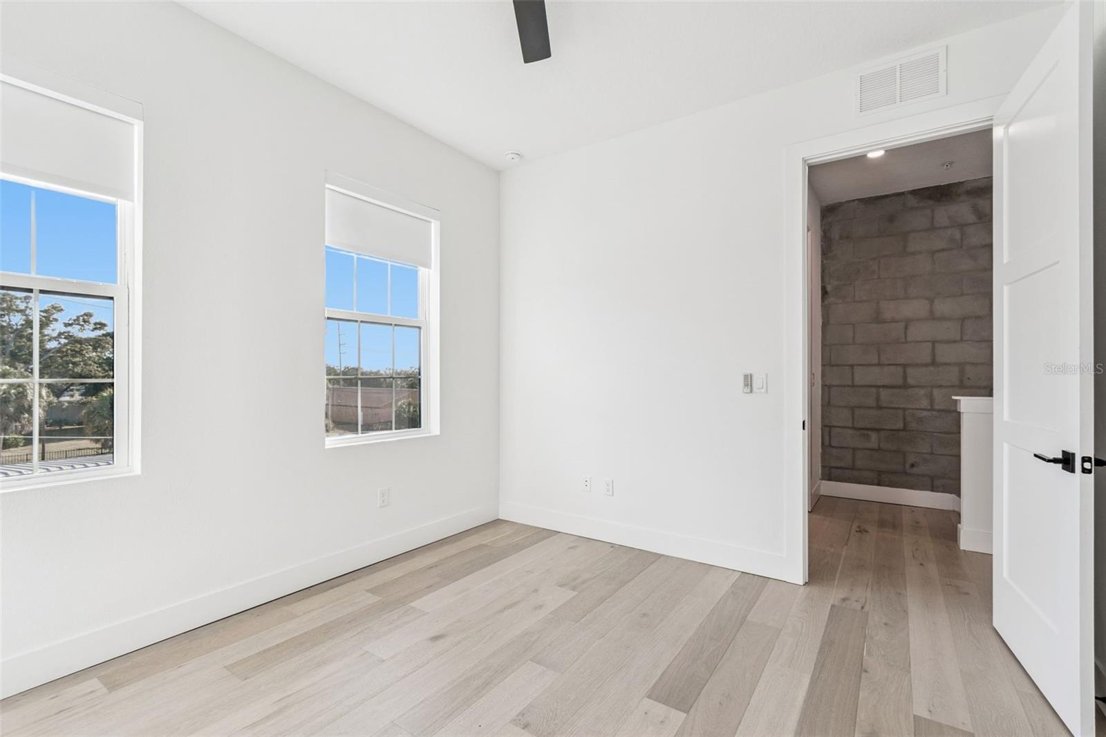 Image 41 of 57 For 2724 5th Avenue S