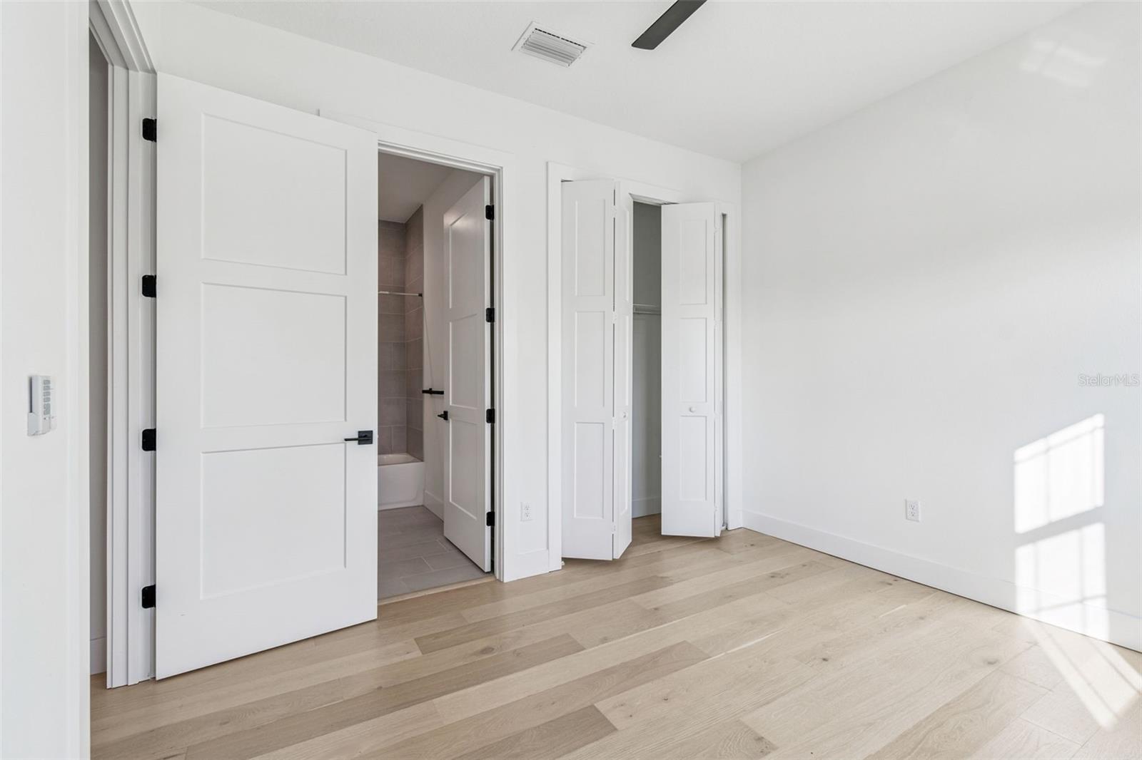 Image 43 of 57 For 2724 5th Avenue S