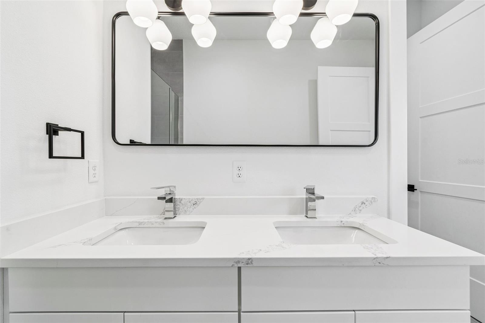 Image 54 of 57 For 2724 5th Avenue S