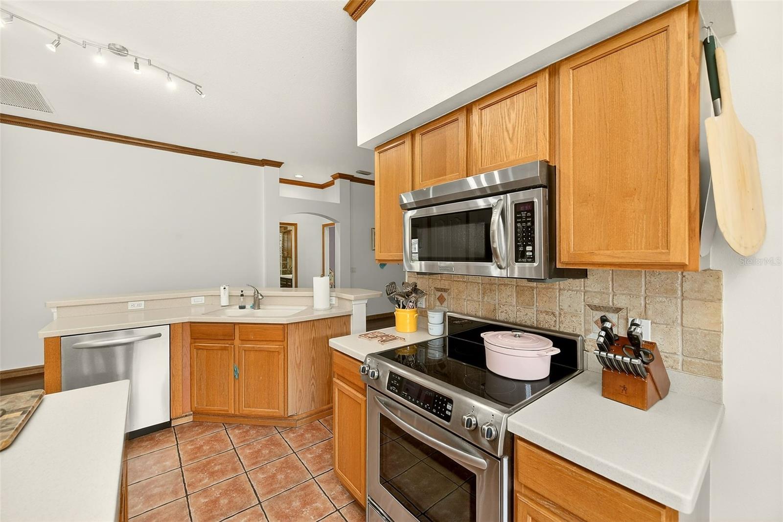 Image 16 of 52 For 2927 Hickory Grove Drive