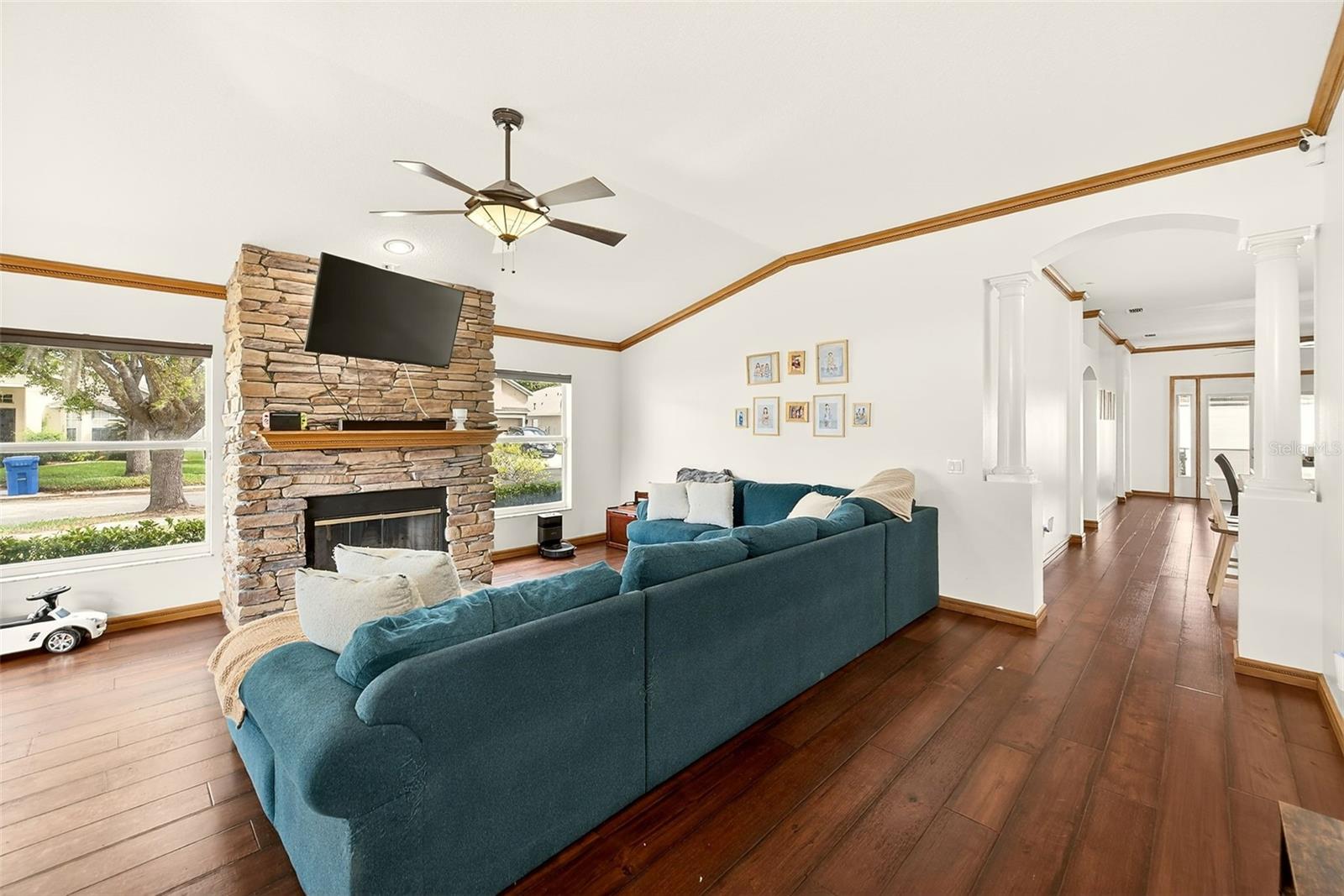 Image 3 of 52 For 2927 Hickory Grove Drive