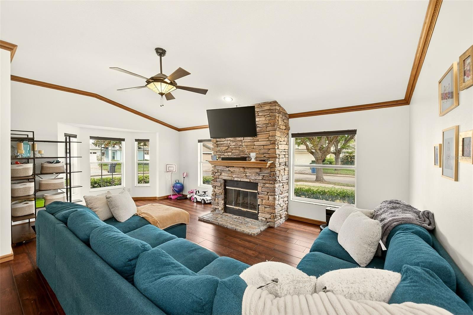 Image 4 of 52 For 2927 Hickory Grove Drive