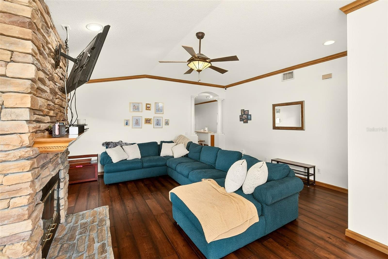 Image 5 of 52 For 2927 Hickory Grove Drive