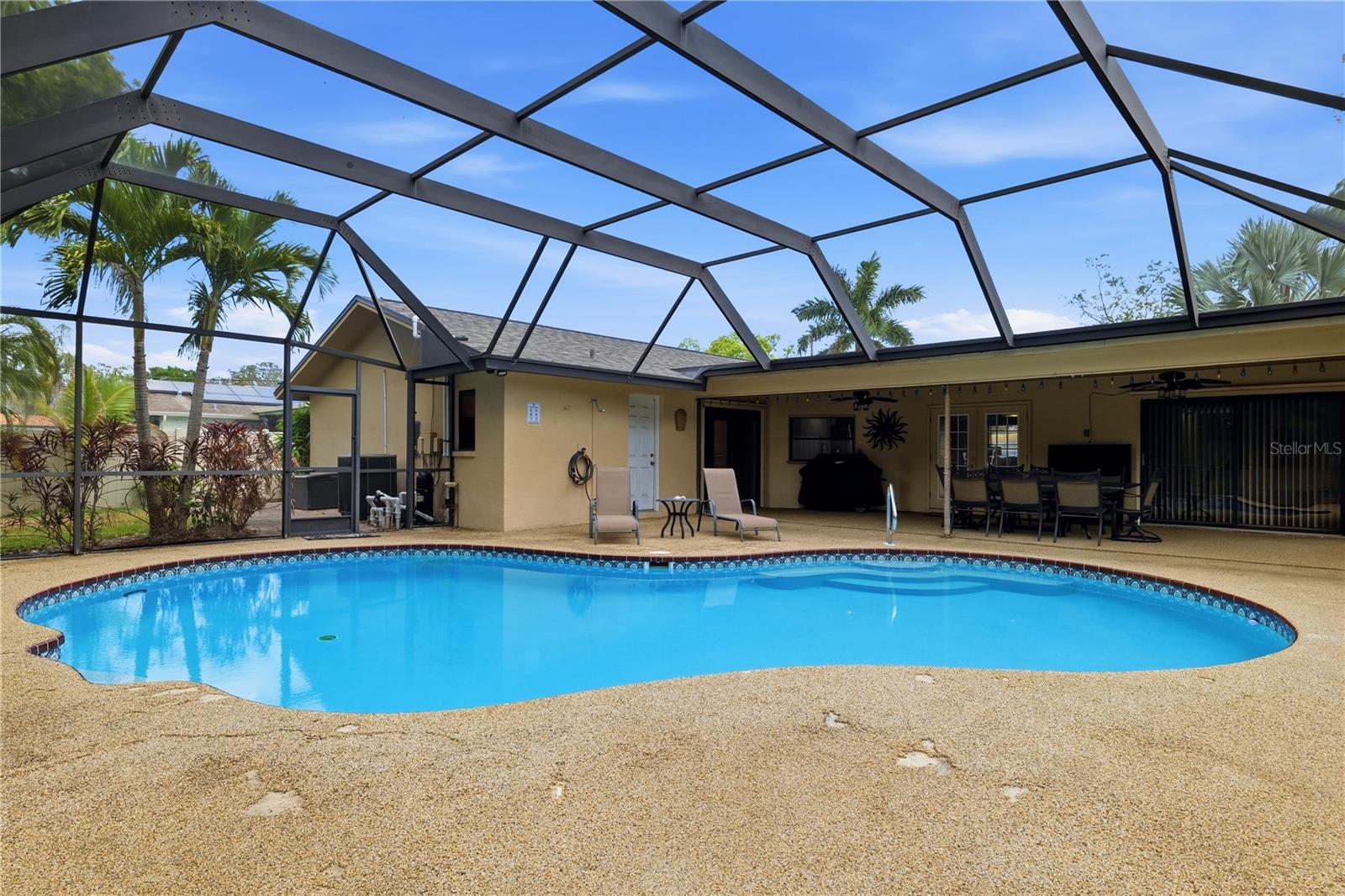 Image 4 of 36 For 10062 121st Street