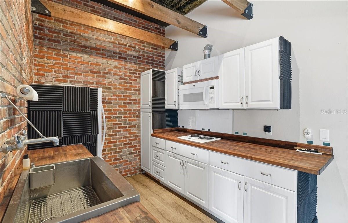 Image 23 of 32 For 6321 Poter  2