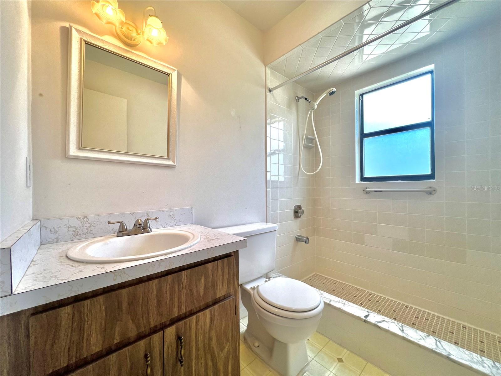 Image 16 of 19 For 17 Jamaica Street