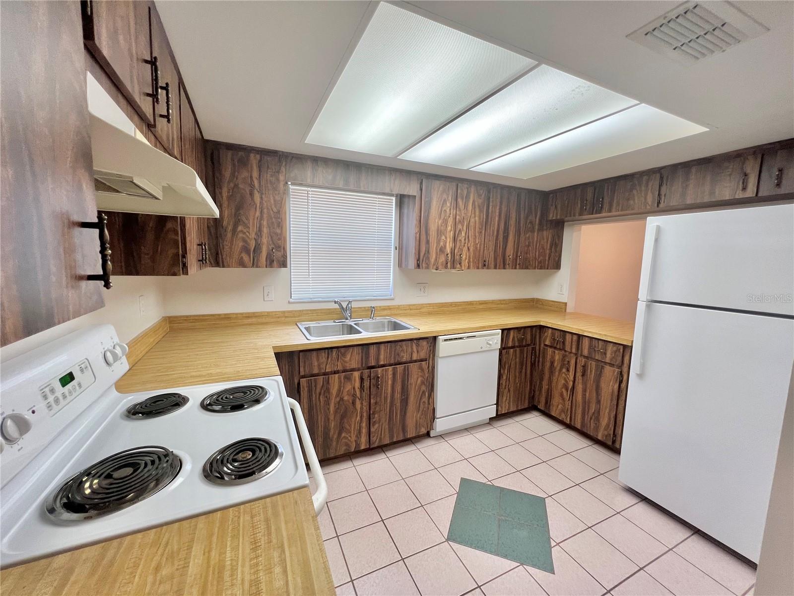 Image 3 of 19 For 17 Jamaica Street