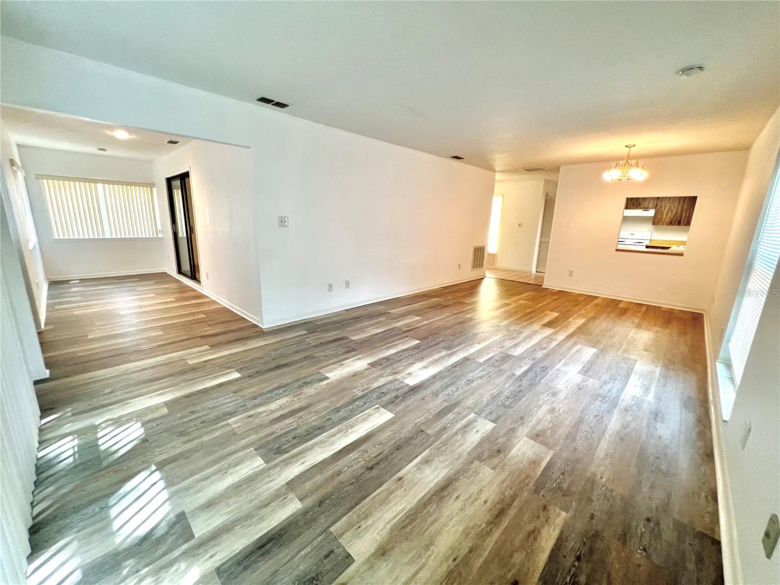 Image 6 of 19 For 17 Jamaica Street