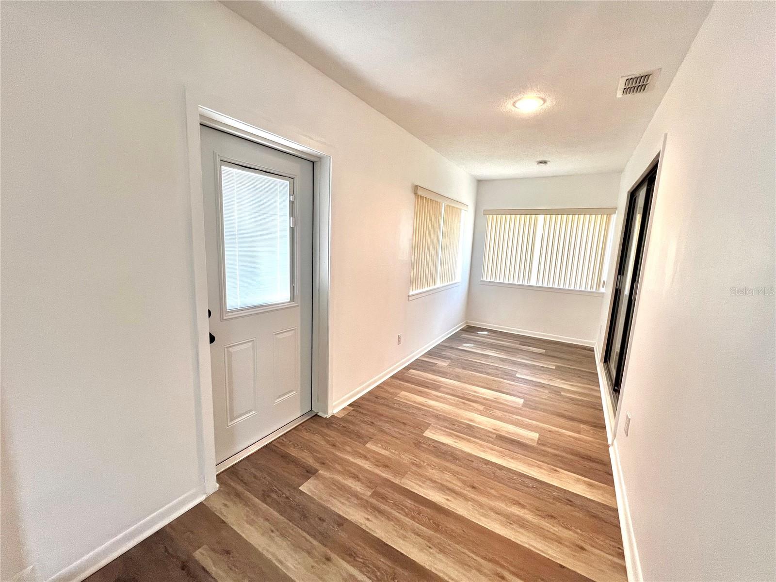 Image 7 of 19 For 17 Jamaica Street