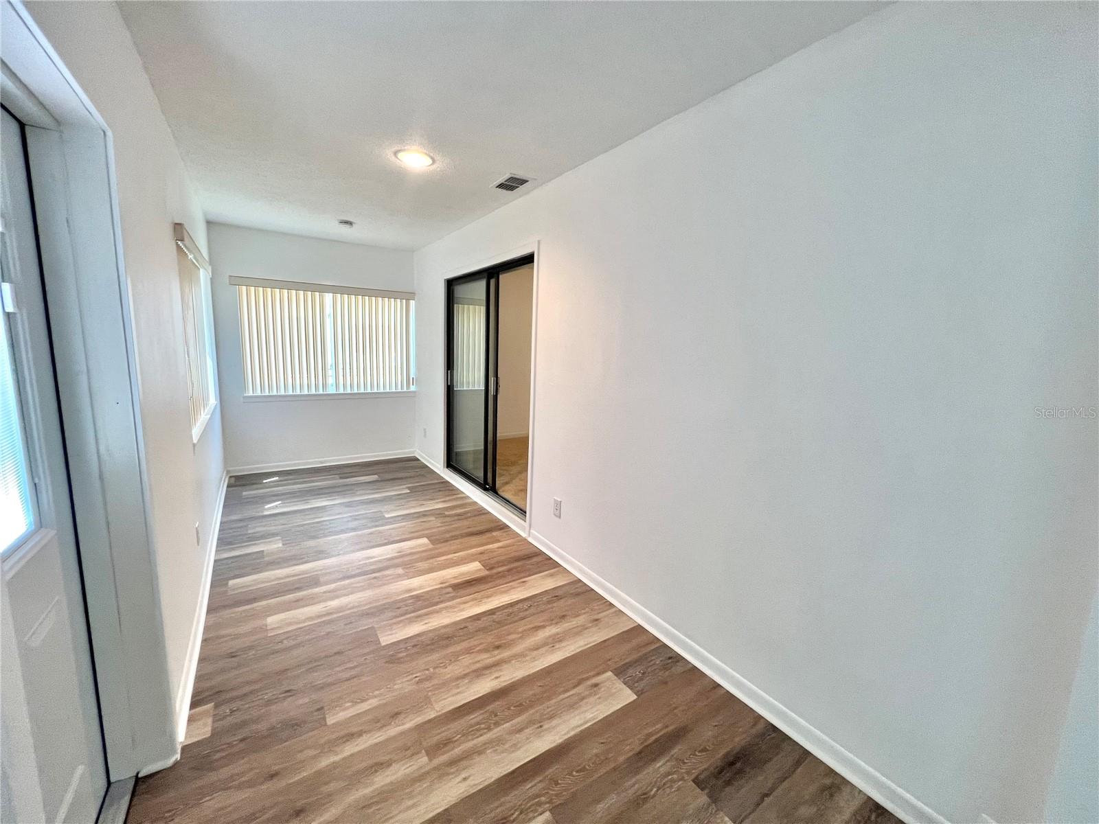 Image 8 of 19 For 17 Jamaica Street