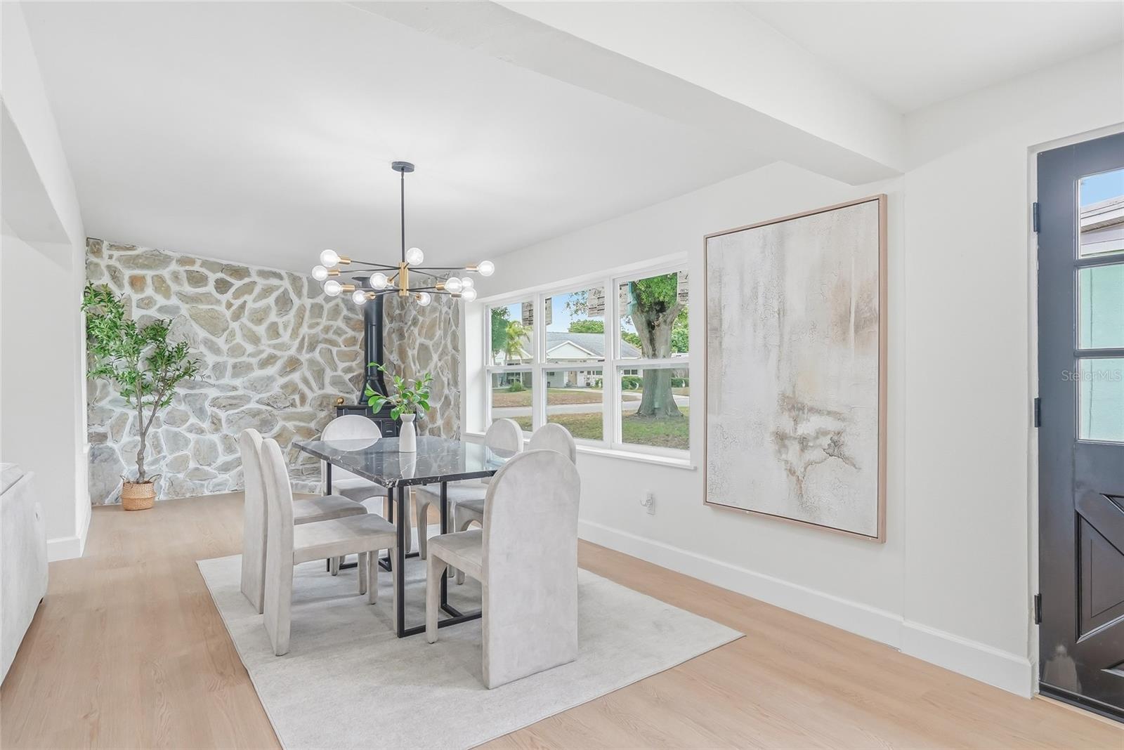 Listing photo id 11 for 4329 12th Avenue N