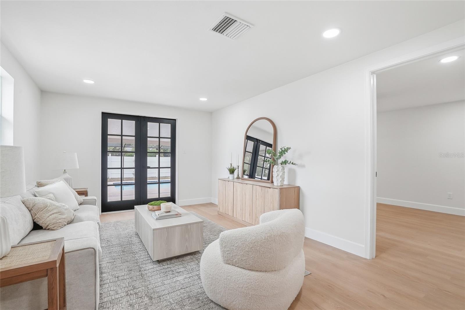 Listing photo id 14 for 4329 12th Avenue N