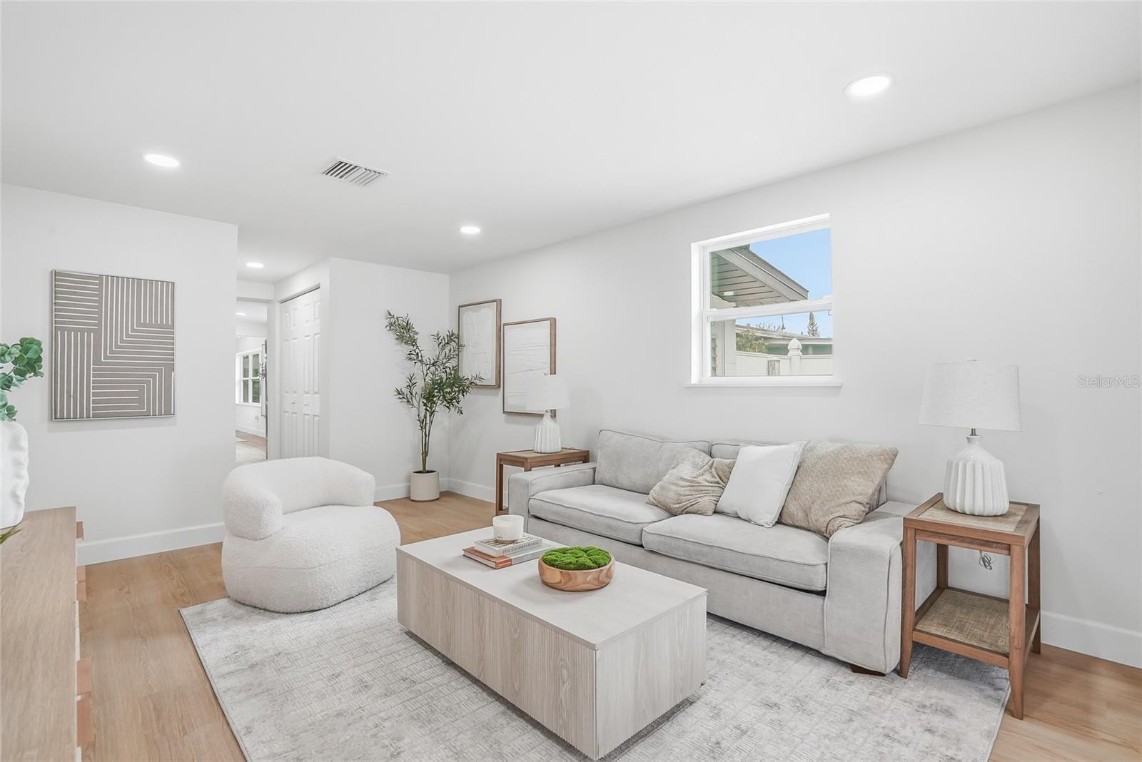 Listing photo id 15 for 4329 12th Avenue N