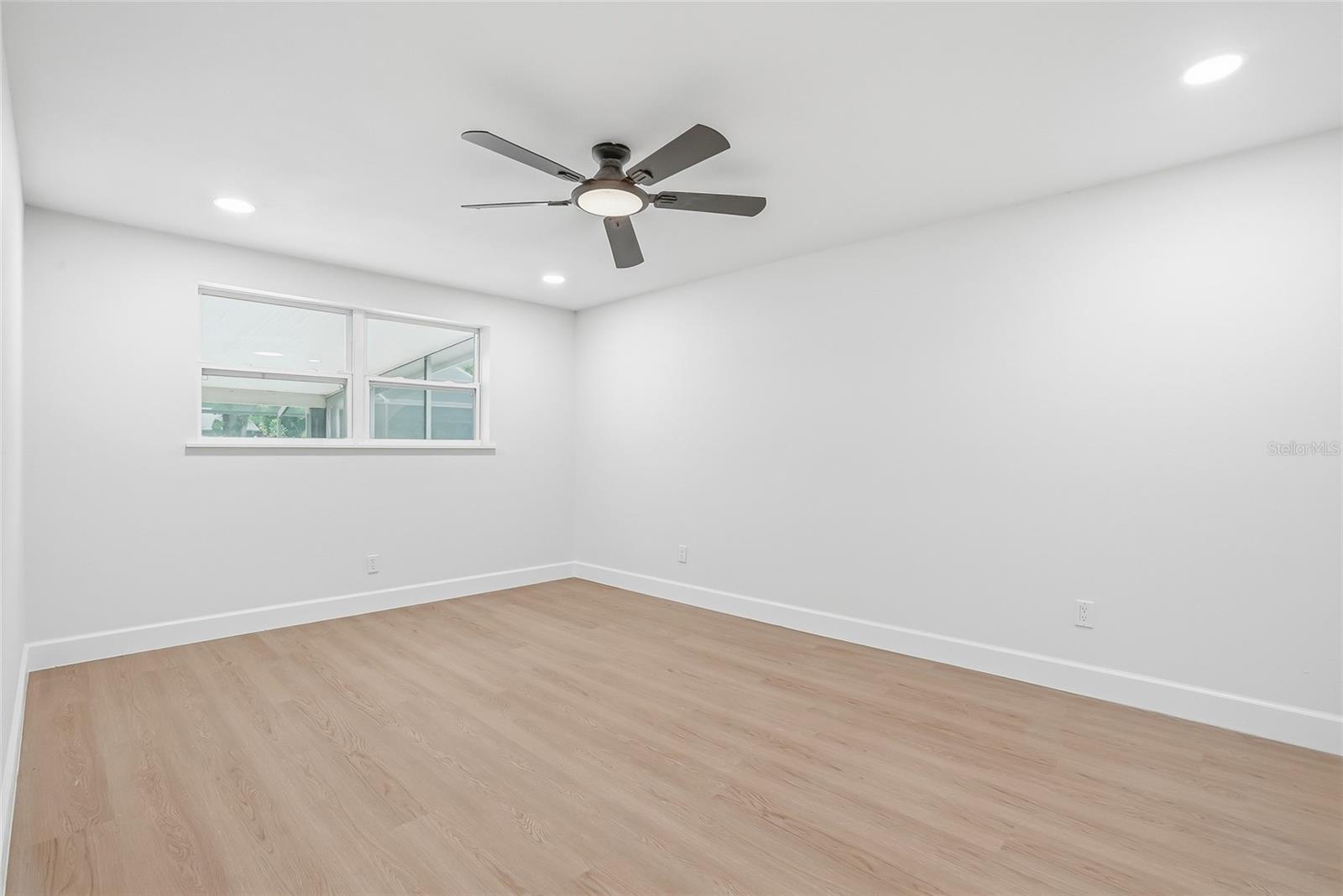 Listing photo id 16 for 4329 12th Avenue N