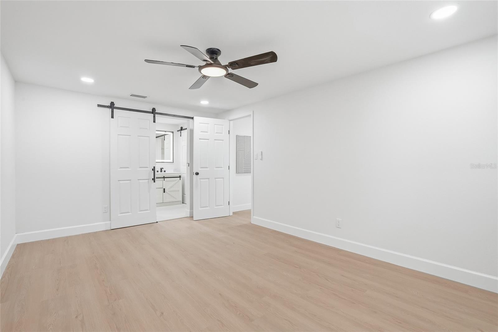 Listing photo id 17 for 4329 12th Avenue N