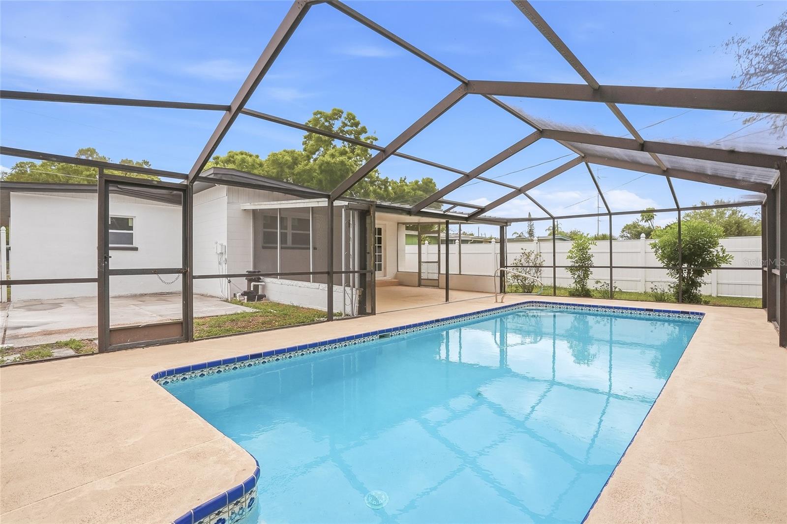 Listing photo id 0 for 4329 12th Avenue N