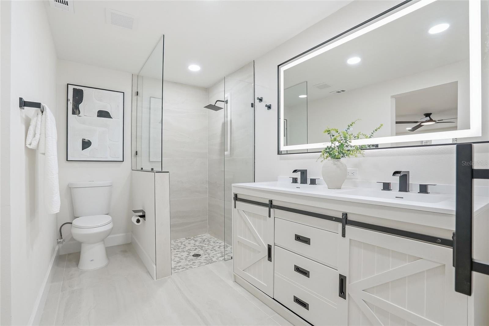 Listing photo id 19 for 4329 12th Avenue N