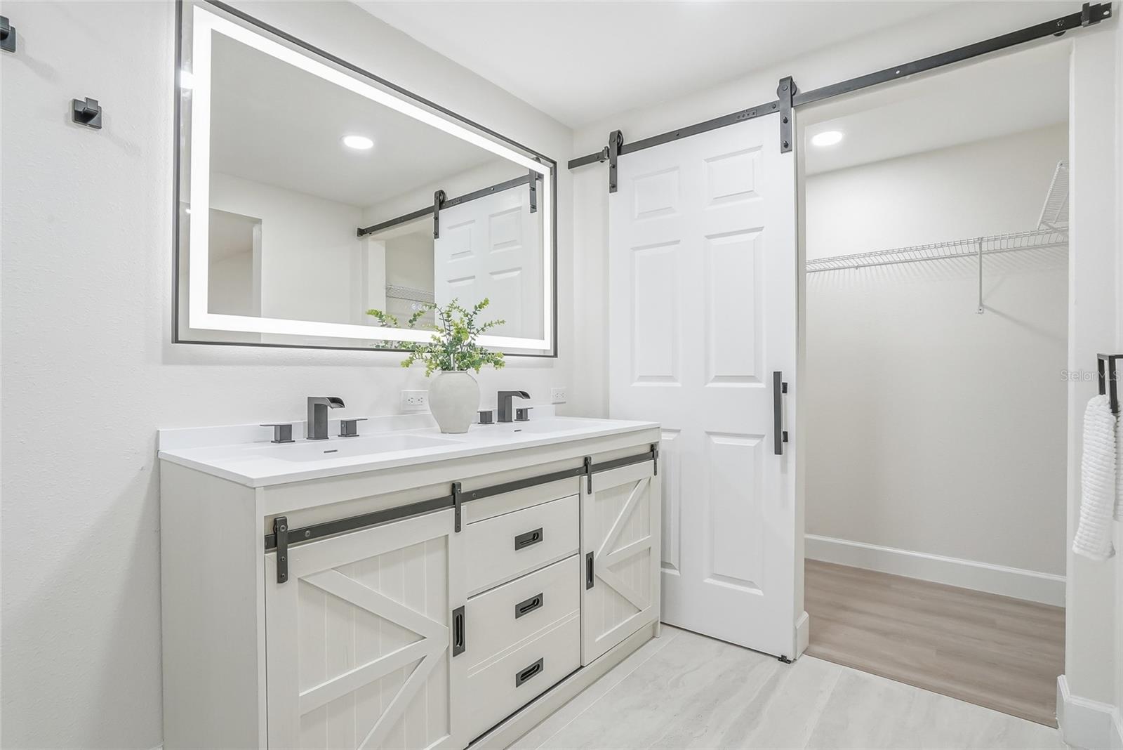 Listing photo id 20 for 4329 12th Avenue N