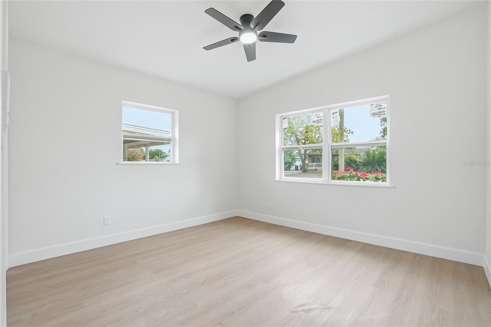 Listing photo id 22 for 4329 12th Avenue N