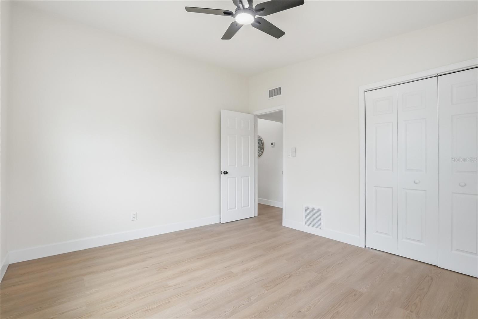 Listing photo id 23 for 4329 12th Avenue N