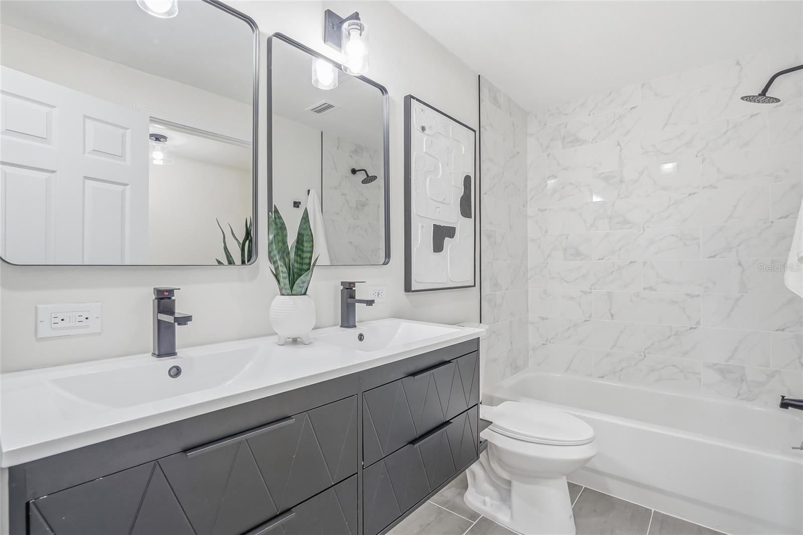 Listing photo id 25 for 4329 12th Avenue N