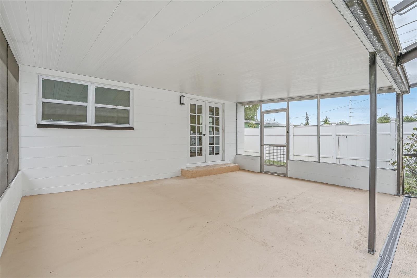 Listing photo id 31 for 4329 12th Avenue N