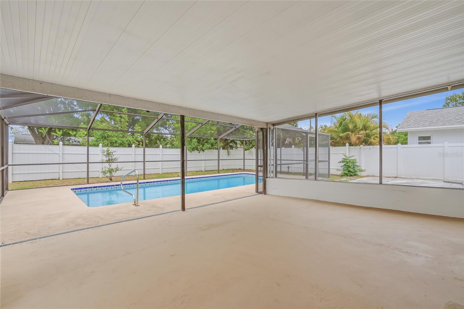 Listing photo id 32 for 4329 12th Avenue N