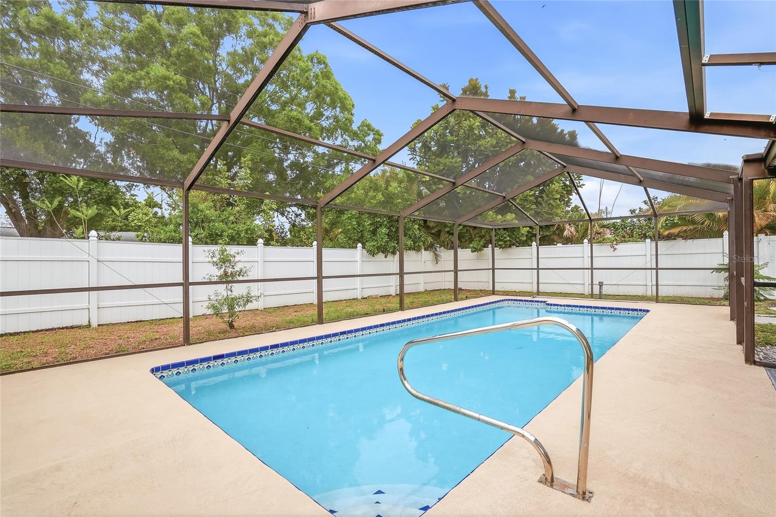 Listing photo id 33 for 4329 12th Avenue N