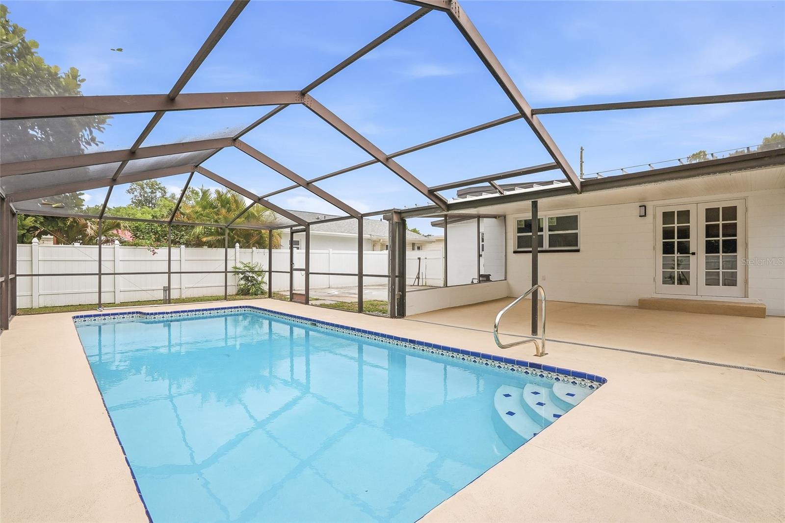 Listing photo id 34 for 4329 12th Avenue N